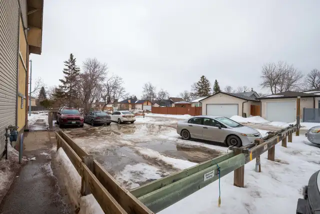 Well-Maintained 2bdrm Condo w/ Spacious & Functional Layout! - Photo 2