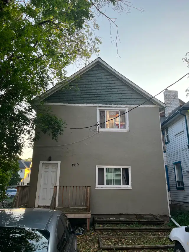 Solid 4-Plex w/ plenty of upgrades! Walking distance to U of W! - Photo 3