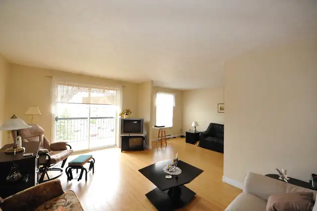 4 1/2 Charlesbourg - Piscine - jardins- libre ou juillet - Photo 11