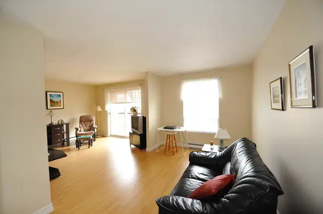 4 1/2 Charlesbourg - Piscine - jardins- libre ou juillet - Photo 12