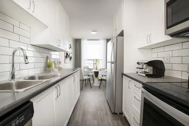 2 Bedroom Apartment for Rent - 2737 Kipling Avenue - Photo 2