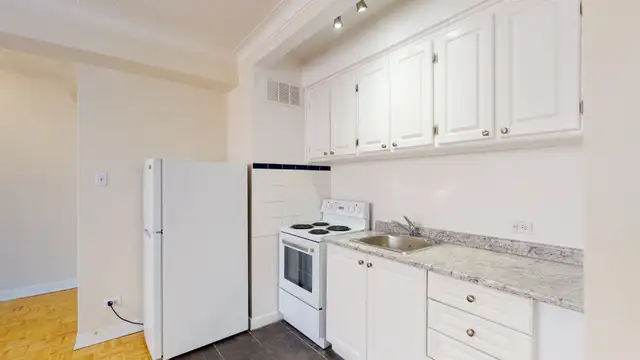 Bachelor Unit in Sandy Hill Available For June1st | Pet Friendly - Photo 8