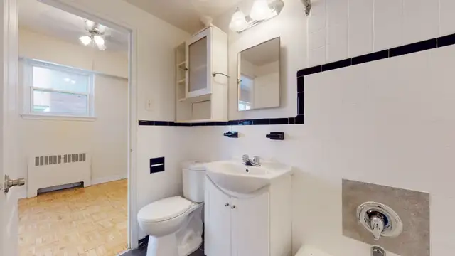 Bachelor Unit in Sandy Hill Available For June1st | Pet Friendly - Photo 10