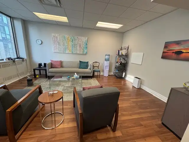 500sf - Office/Service Space: $1,395/Mo   HST Utilities Included - Photo 2