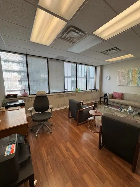 500sf - Office/Service Space: $1,395/Mo   HST Utilities Included - Photo 3