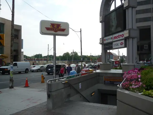 500sf - Office/Service Space: $1,395/Mo   HST Utilities Included - Photo 5