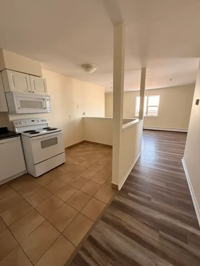 Corner 2BR - Unit 310 - Balcony - July 1st - Heat & Water Incl. - Photo 9