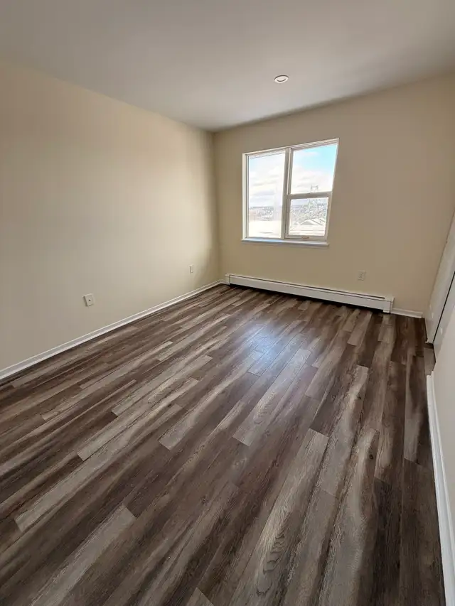 Corner 2BR - Unit 310 - Balcony - July 1st - Heat & Water Incl. - Photo 17