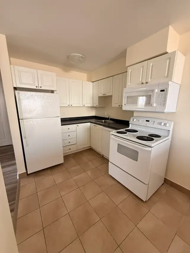 Corner 2BR - Unit 310 - Balcony - July 1st - Heat & Water Incl. - Photo 24