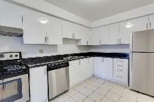 LARGE, RENOVATED 3 BEDROOM TOWNHOME IN DUNDAS!