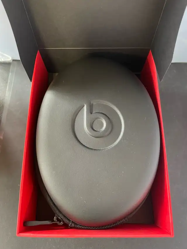 BEATS SOLO 3 WIRELESS W/BOX - Photo 2