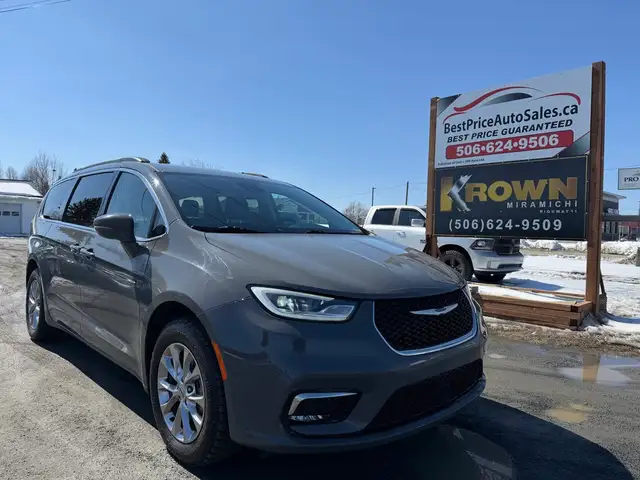 2022 Chrysler Pacifica Touring L AWD CERTIFIED!! CLEAN CARFAX! - Photo 2