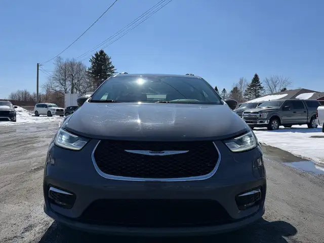 2022 Chrysler Pacifica Touring L AWD CERTIFIED!! CLEAN CARFAX! - Photo 3