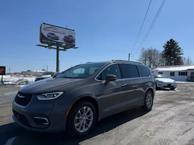 2022 Chrysler Pacifica Touring L AWD CERTIFIED!! CLEAN CARFAX! - Photo 4