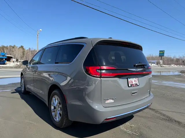 2022 Chrysler Pacifica Touring L AWD CERTIFIED!! CLEAN CARFAX! - Photo 6