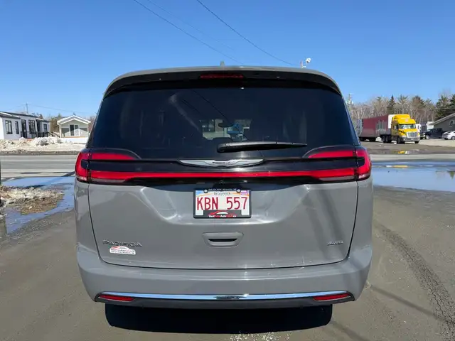2022 Chrysler Pacifica Touring L AWD CERTIFIED!! CLEAN CARFAX! - Photo 7
