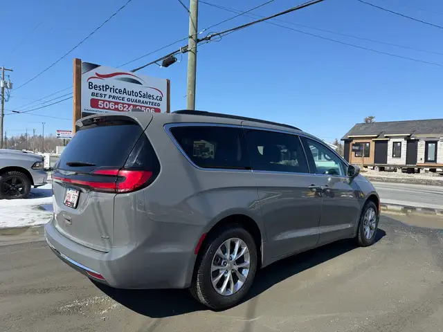 2022 Chrysler Pacifica Touring L AWD CERTIFIED!! CLEAN CARFAX! - Photo 8