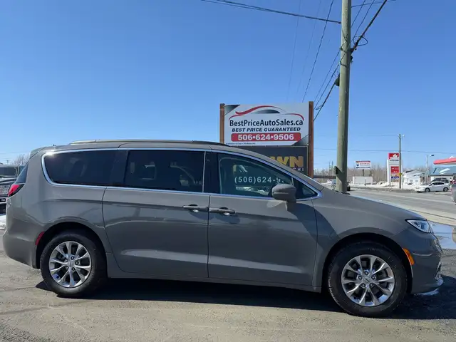 2022 Chrysler Pacifica Touring L AWD CERTIFIED!! CLEAN CARFAX! - Photo 9