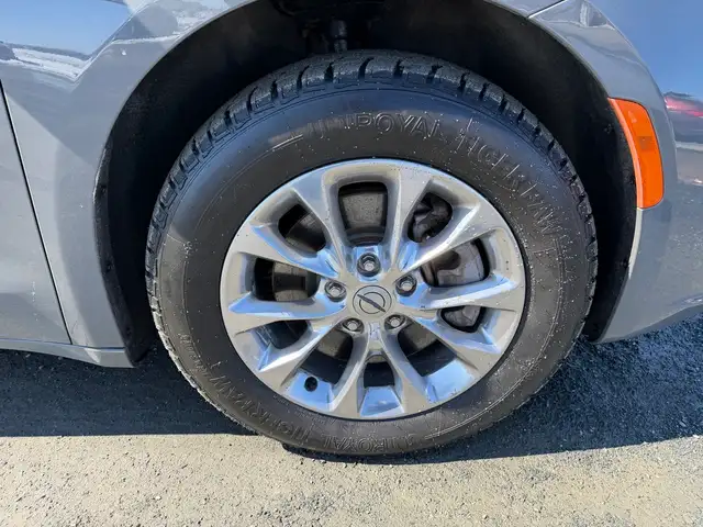 2022 Chrysler Pacifica Touring L AWD CERTIFIED!! CLEAN CARFAX! - Photo 10