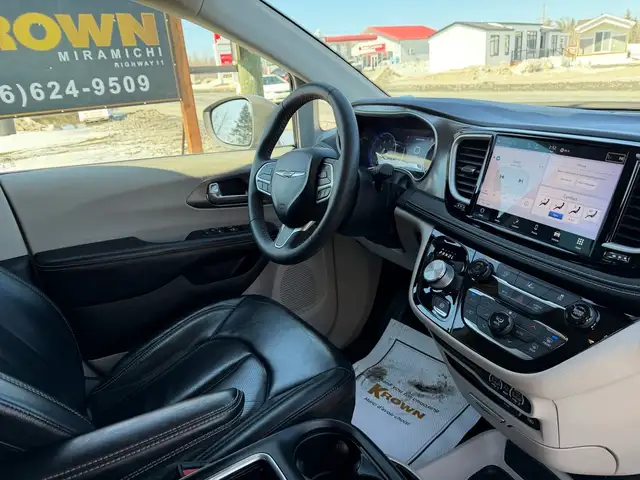 2022 Chrysler Pacifica Touring L AWD CERTIFIED!! CLEAN CARFAX! - Photo 13