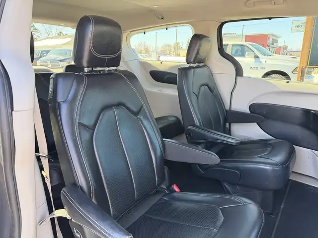 2022 Chrysler Pacifica Touring L AWD CERTIFIED!! CLEAN CARFAX! - Photo 15