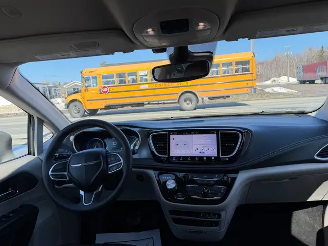 2022 Chrysler Pacifica Touring L AWD CERTIFIED!! CLEAN CARFAX! - Photo 17