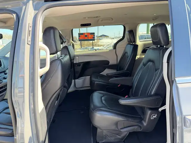 2022 Chrysler Pacifica Touring L AWD CERTIFIED!! CLEAN CARFAX! - Photo 21