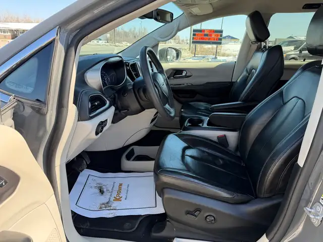 2022 Chrysler Pacifica Touring L AWD CERTIFIED!! CLEAN CARFAX! - Photo 22