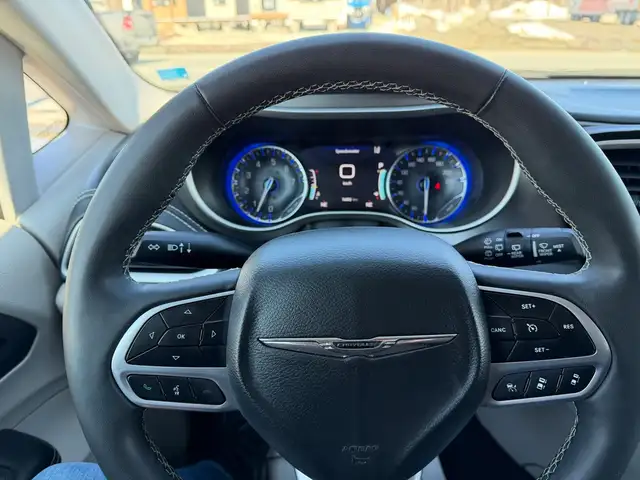 2022 Chrysler Pacifica Touring L AWD CERTIFIED!! CLEAN CARFAX! - Photo 26