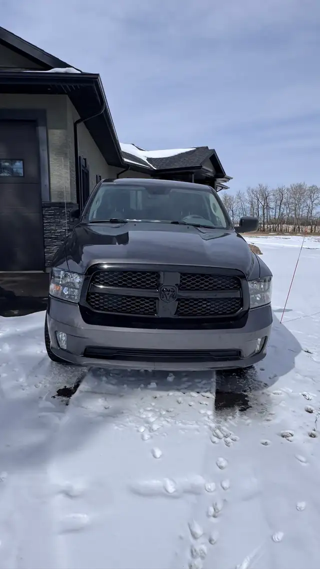 2019 Ram 1500 SPORT Classic  Crew cab - Photo 4