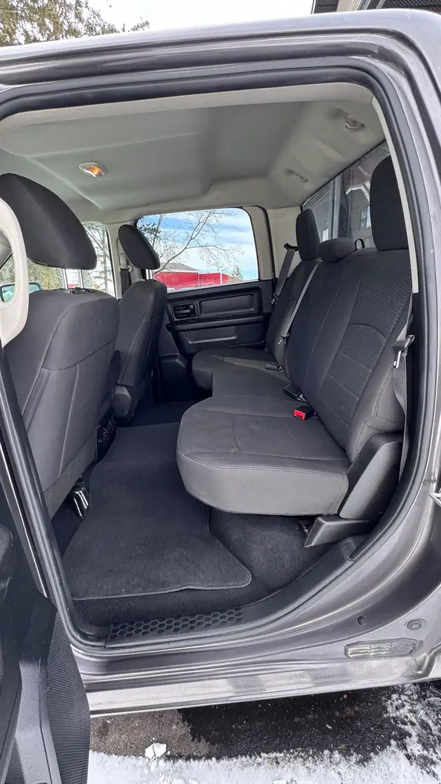2019 Ram 1500 SPORT Classic  Crew cab - Photo 6