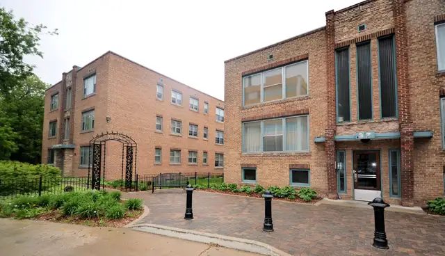 Character 1bdrm-$1149 - Photo 2