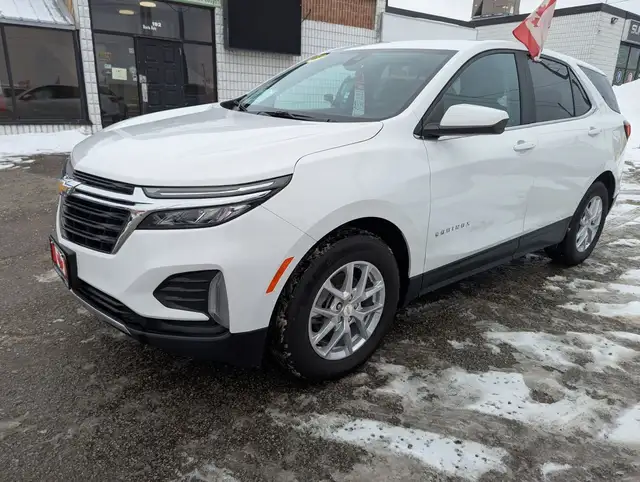 2023 Chevrolet Equinox LT WITH APPLE CARPLAY! - Photo 2