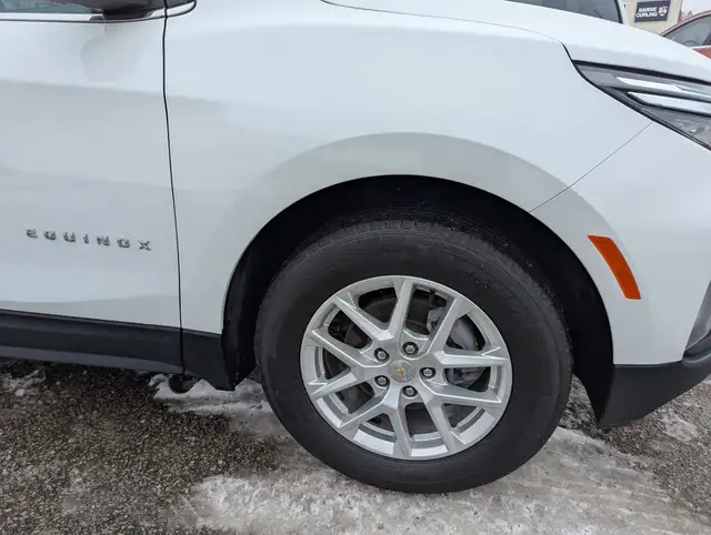 2023 Chevrolet Equinox LT WITH APPLE CARPLAY! - Photo 5