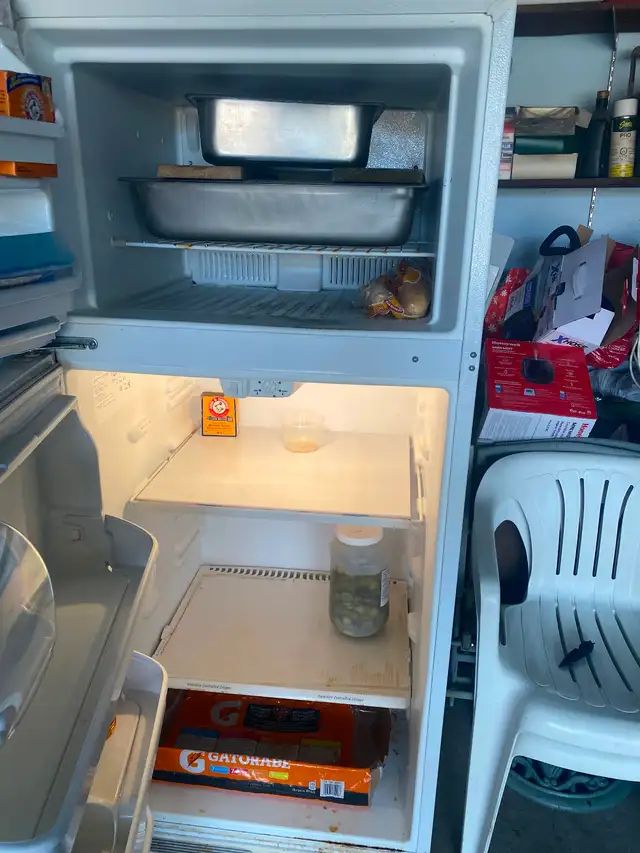 Fridgidaire fridge - Photo 2