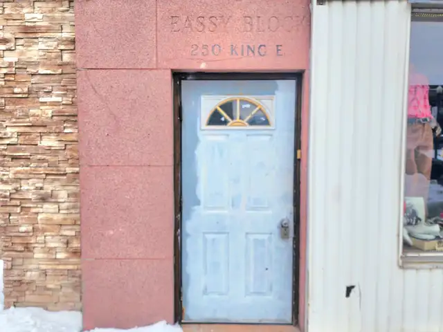 Kitchener downtown 2 bedroom unit for rent $1600/M   electircity - Photo 2