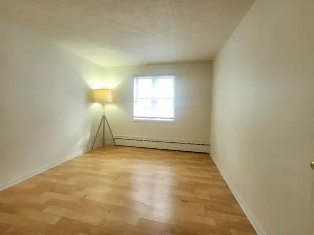 Kitchener downtown 2 bedroom unit for rent $1600/M   electircity - Photo 7