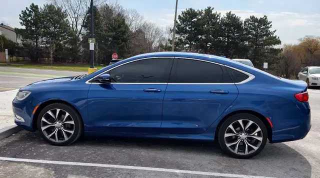 2015 Chrysler 200C - Photo 3