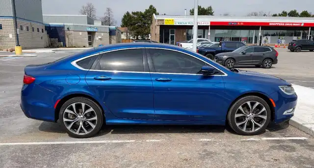 2015 Chrysler 200C - Photo 4