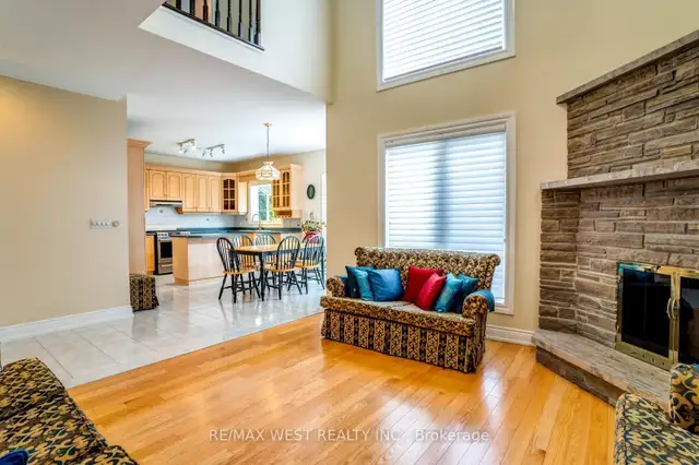 4 Bedrooms Detached Home in Richmond Hill - Photo 4