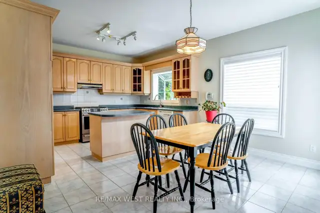 4 Bedrooms Detached Home in Richmond Hill - Photo 5