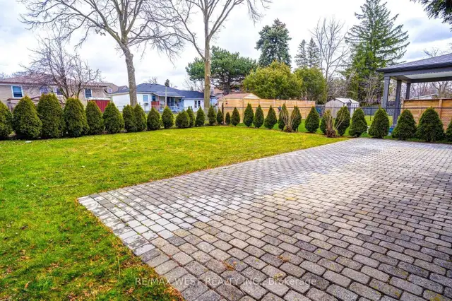 4 Bedrooms Detached Home in Richmond Hill - Photo 11