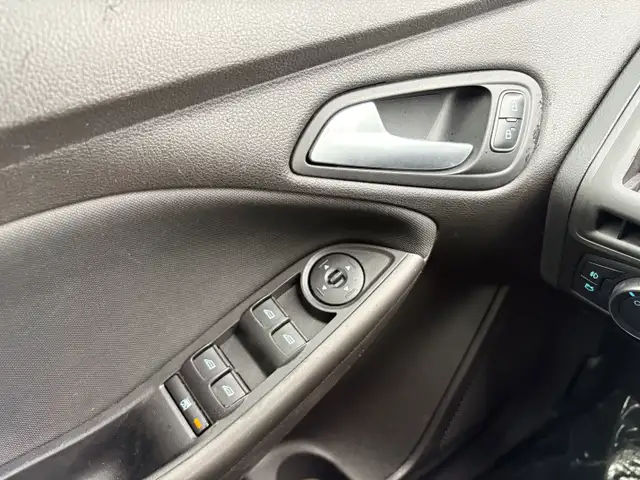 2015 Ford Focus SE FWD 2.0L One Owner Carfax Clean Certified - Photo 17