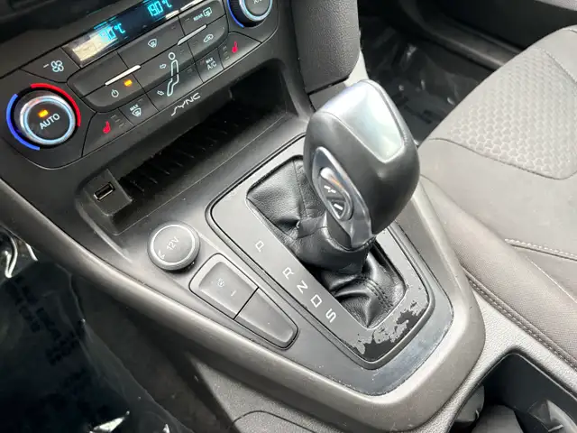 2015 Ford Focus SE FWD 2.0L One Owner Carfax Clean Certified - Photo 22