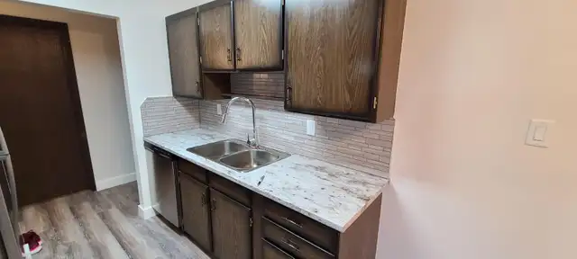 1 BEDROOM APARTMENT - PET FRIENDLY-HEAT INCLUDED - Photo 5