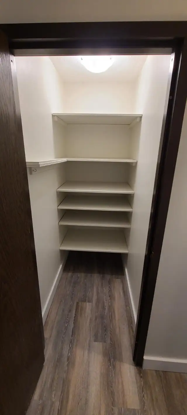 1 BEDROOM APARTMENT - PET FRIENDLY-HEAT INCLUDED - Photo 6