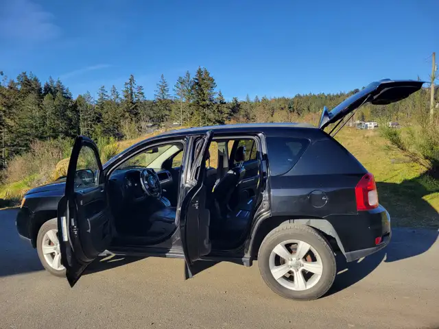 2012 Jeep Compass SUV - Photo 8