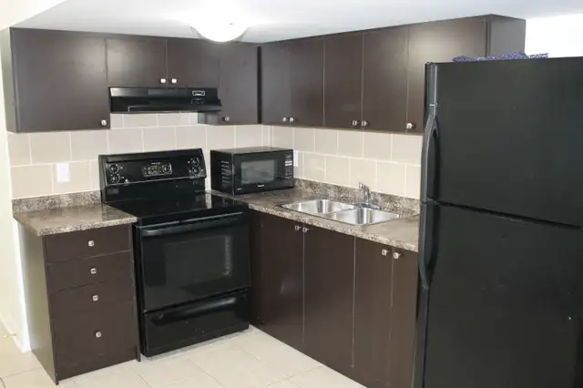 2 - Bedroom basement apartment - Photo 3