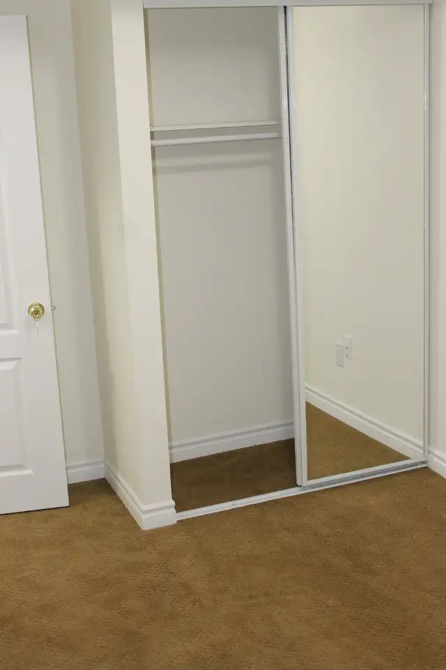 2 - Bedroom basement apartment - Photo 4