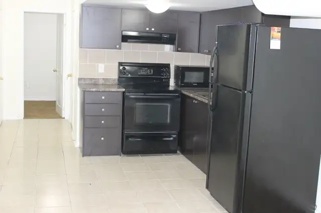 2 - Bedroom basement apartment - Photo 5